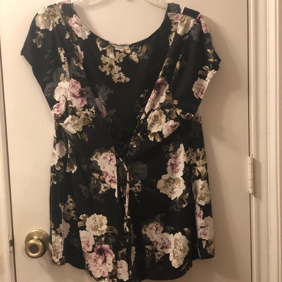 Floral top - Picture 2 of 2